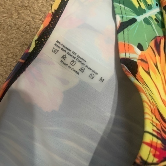 Floral Tropical Bikini Set Size Small - Picture 10 of 11